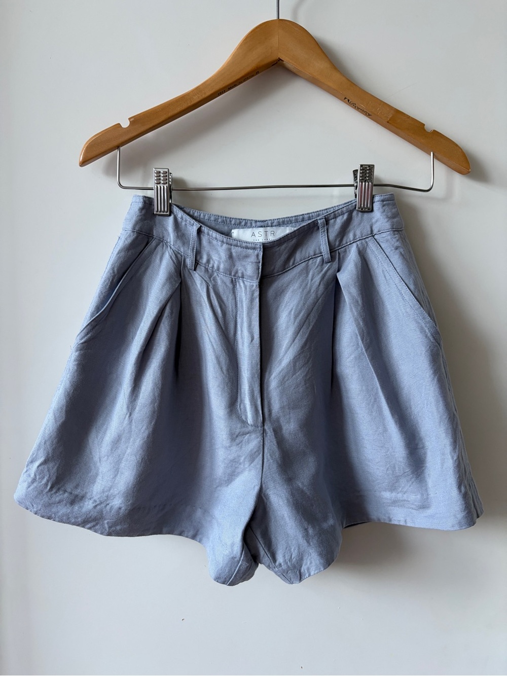 Astr the Label Light Blue Pleated High-Waist Linen Women’s Shorts Women’s XS